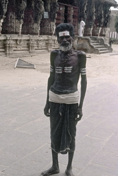vermutlich 1974. Indien. Andhra Pradesh. Hyderabad.
vermutlich 1974. Indien. Andhra Pradesh. Hyderabad.
Schlüsselwörter: 1974;Andhra Pradesh;Hyderabad;Indien