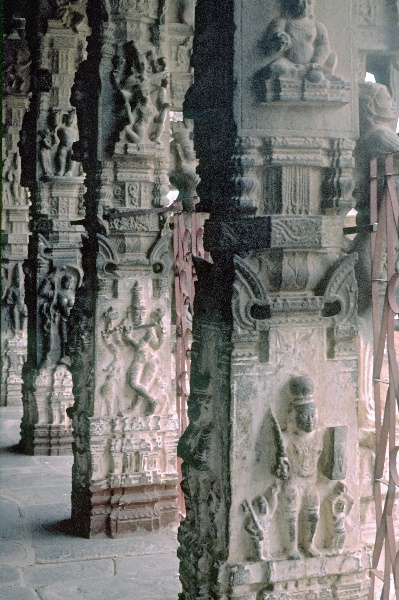 vermutlich 1974. Indien. Andhra Pradesh. Hyderabad.
vermutlich 1974. Indien. Andhra Pradesh. Hyderabad.
Schlüsselwörter: 1974;Andhra Pradesh;Hyderabad;Indien