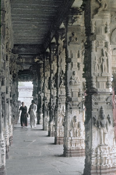 vermutlich 1974. Indien. Andhra Pradesh. Hyderabad.
vermutlich 1974. Indien. Andhra Pradesh. Hyderabad.
Schlüsselwörter: 1974;Andhra Pradesh;Hyderabad;Indien