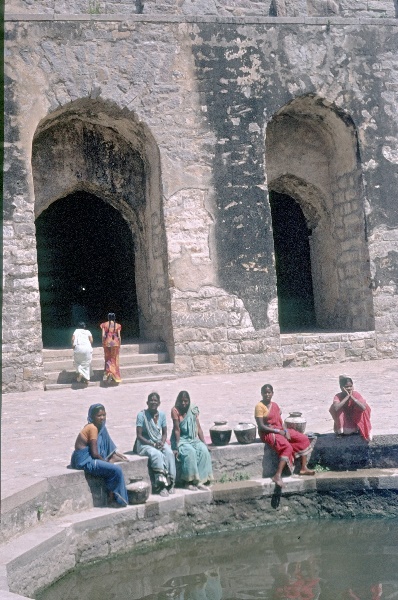 vermutlich 1974. Indien. Andhra Pradesh. Hyderabad.
vermutlich 1974. Indien. Andhra Pradesh. Hyderabad.
Schlüsselwörter: 1974;Andhra Pradesh;Hyderabad;Indien