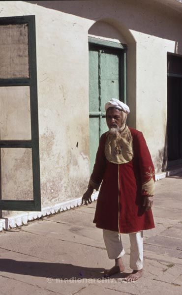 vermutlich 1974. Indien. Rajasthan. Jaipur
vermutlich 1974. Indien. Rajasthan. Jaipur
Schlüsselwörter: 1974;Indien;Jaipur;Rajasthan