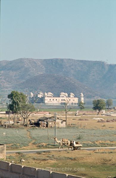 vermutlich 1974. Indien
vermutlich 1974. Indien
Schlüsselwörter: 1974;Indien