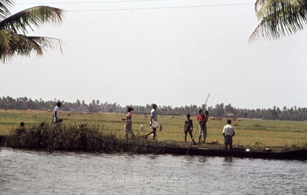 vermutlich 1974. Indien. Kerala. Thiruvananthapuram. Trivandrum
vermutlich 1974. Indien. Kerala. Thiruvananthapuram. Trivandrum
Schlüsselwörter: 1974;Indien;Kerala;Thiruvananthapuram;Trirandum;Trivandrum