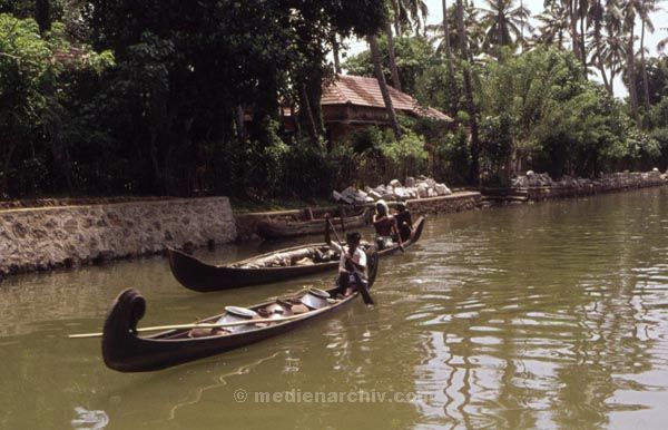 vermutlich 1974. Indien. Kerala. Thiruvananthapuram. Trivandrum
vermutlich 1974. Indien. Kerala. Thiruvananthapuram. Trivandrum
Schlüsselwörter: 1974;Indien;Kerala;Thiruvananthapuram;Trirandum;Trivandrum