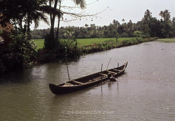 vermutlich 1974. Indien. Kerala. Thiruvananthapuram. Trivandrum
vermutlich 1974. Indien. Kerala. Thiruvananthapuram. Trivandrum
Schlüsselwörter: 1974;Indien;Kerala;Thiruvananthapuram;Trirandum;Trivandrum