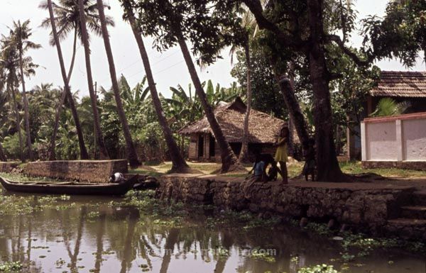 vermutlich 1974. Indien. Kerala. Thiruvananthapuram. Trivandrum
vermutlich 1974. Indien. Kerala. Thiruvananthapuram. Trivandrum
Schlüsselwörter: 1974;Indien;Kerala;Thiruvananthapuram;Trirandum;Trivandrum