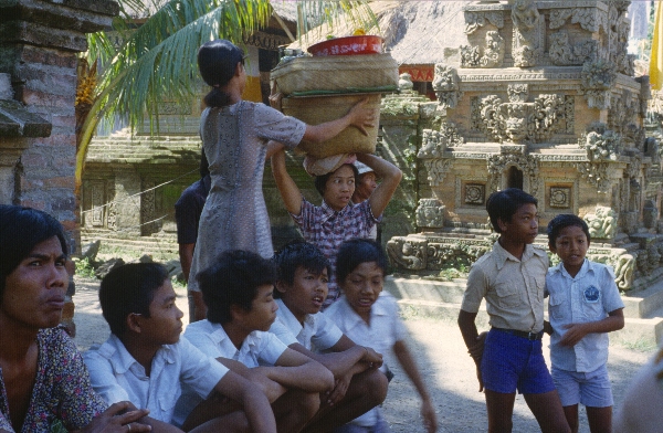 1980. Asien. Fernost. Indonesien.  Kinder
1980. Asien. Fernost. Indonesien.  Kinder
Schlüsselwörter: 1980;Indonesien;Asien;Fernost;Kinder