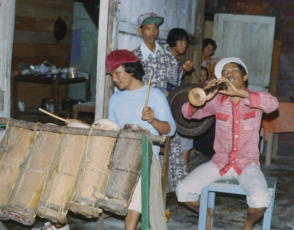 1980. Asien. Fernost. Indonesien.
1980. Asien. Fernost. Indonesien.
Schlüsselwörter: 1980;Indonesien;Asien;Fernost