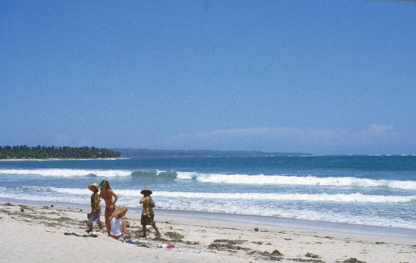 1980. Asien. Fernost. Indonesien. Meer. Strand.
1980. Asien. Fernost. Indonesien. Meer. Strand.
Schlüsselwörter: 1980;Indonesien;Asien;Fernost;Meer;Strand