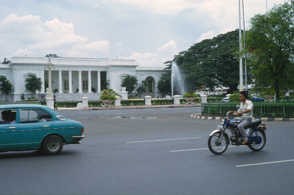 1980. Asien. Fernost. Indonesien.
1980. Asien. Fernost. Indonesien.
Schlüsselwörter: 1980;Indonesien;Asien;Fernost