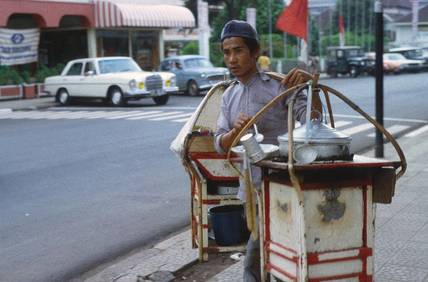 1980. Asien. Fernost. Indonesien.
1980. Asien. Fernost. Indonesien.
Schlüsselwörter: 1980;Indonesien;Asien;Fernost