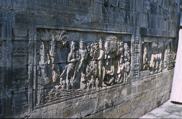 1980. Asien. Fernost. Indonesien.
1980. Asien. Fernost. Indonesien. Java. Buddistische Tempelanlage Borobudur / Borobodur. Reliefs an den Wänden zeigen das Leben Buddas. Religion. Buddismus.
Schlüsselwörter: 1980;Indonesien;Asien;Fernost;Tempel;Java;Borobudur;Borobodur;Buddismus