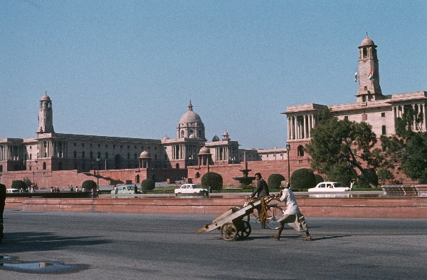 1982. Asien Indien
1982. Asien. Bharat Ganarajya (Hindi), Republic of India, Republik Indien. 
 
Reise durch Indien und Nepal. Foto: Helga Müller
Schlüsselwörter: Asien;Indien;India;Asia