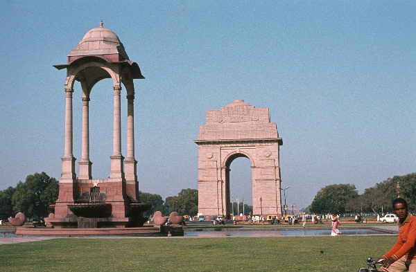 1982. Asien Indien
1982. Asien. Bharat Ganarajya (Hindi), Republic of India, Republik Indien. 
 
Reise durch Indien und Nepal. Foto: Helga Müller
Schlüsselwörter: 1982;Asien;Indien;India;Asia
