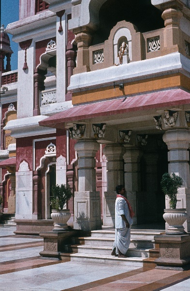 1982. Asien Indien
1982. Asien. Bharat Ganarajya (Hindi), Republic of India, Republik Indien. 
 
Reise durch Indien und Nepal. Foto: Helga Müller
Schlüsselwörter: Asien;Indien;India;Asia