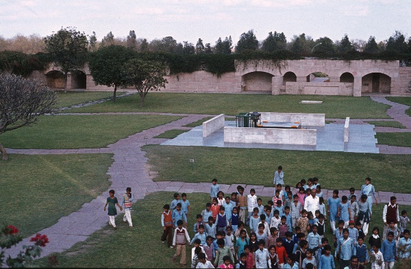 1982. Asien Indien
1982. Asien. Bharat Ganarajya (Hindi), Republic of India, Republik Indien. 
 
Reise durch Indien und Nepal. Foto: Helga Müller
Schlüsselwörter: Asien;Indien;India;Asia
