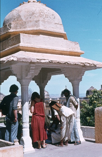1982. Asien Indien
1982. Asien. Bharat Ganarajya (Hindi), Republic of India, Republik Indien. 
 
Reise durch Indien und Nepal. Foto: Helga Müller
Schlüsselwörter: Asien;Indien;India;Asia
