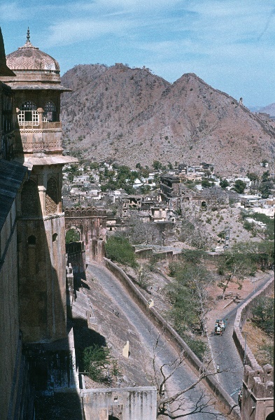 1982. Asien Indien
1982. Asien. Bharat Ganarajya (Hindi), Republic of India, Republik Indien. 
 
Reise durch Indien und Nepal. Foto: Helga Müller
Schlüsselwörter: Asien;Indien;India;Asia