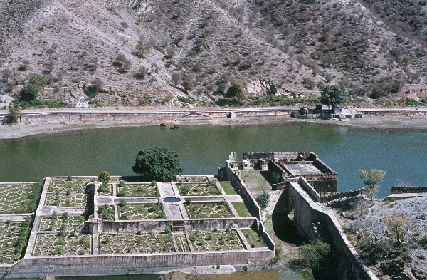 1982. Asien Indien
1982. Asien. Bharat Ganarajya (Hindi), Republic of India, Republik Indien. 
 
Reise durch Indien und Nepal. Foto: Helga Müller
Schlüsselwörter: Asien;Indien;India;Asia