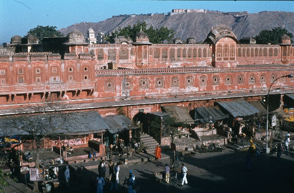 1982. Asien Indien
1982. Asien. Bharat Ganarajya (Hindi), Republic of India, Republik Indien. 
 
Reise durch Indien und Nepal. Foto: Helga Müller
Schlüsselwörter: Asien;Indien;India;Asia