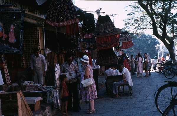 1982. Asien Indien
1982. Asien. Bharat Ganarajya (Hindi), Republic of India, Republik Indien. 
 
Reise durch Indien und Nepal. Foto: Helga Müller
Schlüsselwörter: Asien;Indien;India;Asia