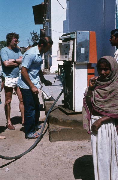 1982. Asien Indien
1982. Asien. Bharat Ganarajya (Hindi), Republic of India, Republik Indien. 
 
Reise durch Indien und Nepal. Foto: Helga Müller
Schlüsselwörter: Asien;Indien;India;Asia
