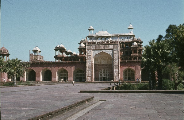 1982. Asien Indien
1982. Asien. Bharat Ganarajya (Hindi), Republic of India, Republik Indien. 
 
Reise durch Indien und Nepal. Foto: Helga Müller
Schlüsselwörter: Asien;Indien;India;Asia