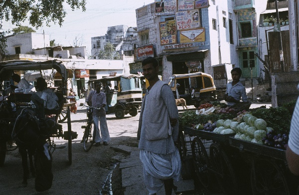 1982. Asien Indien
1982. Asien. Bharat Ganarajya (Hindi), Republic of India, Republik Indien. 
 
Reise durch Indien und Nepal. Foto: Helga Müller
Schlüsselwörter: 1982;Asia;Asien;India;Indien