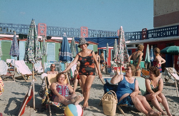 1964. Italien. Ligurien. Imperia.
1964. Italien. Ligurien. Imperia. Strand. Sonnen. Frauen. sonnen
Schlüsselwörter: 1964;Italien;Imperia;Ligurien;Strand;Urlaub;Sonnen