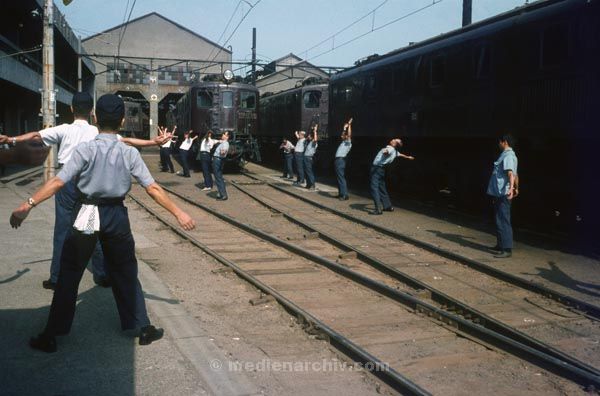 1969. Asien. Japan. Sport auf dem Bahnhof
1969. Asien. Japan. Sport auf dem Bahnhof
Schlüsselwörter: 1969;Asien;Bahnhof;Japan;Karate;Sport