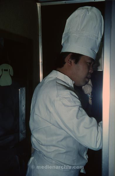 1969. Asien. Japan. Shinkansen. Zugfahrt. Eisenbahn
1969. Asien. Japan. Shinkansen. Zugfahrt. Eisenbahn
Schlüsselwörter: 1969;Asien;Eisenbahn;Japan;Shinkansen;Zugfahrt