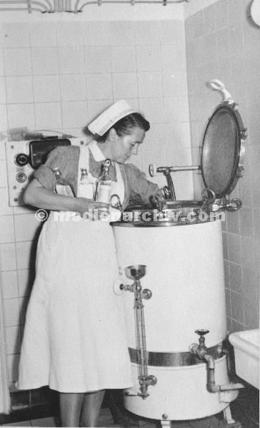 1958. Asien. Fernost. Korea. Pusan. Busan. Hospital. Lazarett. Deutsches Rotes Kreuz. Schwestern. Krankenschwestern
1958. Asien. Fernost. Korea. Pusan. Busan. Hospital. Lazarett. Deutsches Rotes Kreuz. Schwestern. Krankenschwestern
Schlüsselwörter: 1958;Asien;Busan;Deutsches Rotes Kreuz;Fernost;Hospital;Korea;Lazarett;Pusan;Red Cross;Schwestern;Südkorea