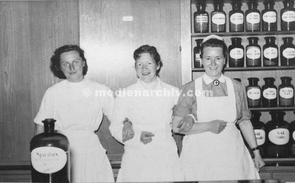 1958. Asien. Fernost. Korea. Pusan. Busan. Hospital. Lazarett. Deutsches Rotes Kreuz. Schwestern. Krankenschwestern
1958. Asien. Fernost. Korea. Pusan. Busan. Hospital. Lazarett. Deutsches Rotes Kreuz. Schwestern. Krankenschwestern
Schlüsselwörter: 1958;Apotheke;Asien;Busan;Deutsches Rotes Kreuz;Fernost;Hospital;Korea;Krankenhaus;Labor;Lazarett;Pusan;Red Cross;Schwestern;Südkorea