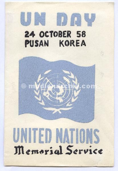 1958. Asien. Fernost. Korea. Pusan. Busan.  United Nations Memorial Service für Kriegsgefallene
1958. Asien. Fernost. Korea. Pusan. Busan. UN Day. United Nations Memorial Service. Militärische Zeremonie für die Kriegsgefallenen des Koreakrieges. Dazu zählten zahlreiche Soldaten aus vielen Länder der UN.
Schlüsselwörter: 1958;Asien;Busan;Fernost;Friedhof;Gedenkzeremonie;Korea;Militär;Pusan;Soldaten;Südkorea;Zeremonie
