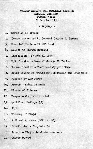 1958. Asien. Fernost. Korea. Pusan. Busan.  United Nations Memorial Service für Kriegsgefallene
1958. Asien. Fernost. Korea. Pusan. Busan. UN Day. United Nations Memorial Service. Militärische Zeremonie für die Kriegsgefallenen des Koreakrieges. Dazu zählten zahlreiche Soldaten aus vielen Länder der UN.
Schlüsselwörter: 1958;Asien;Busan;Fernost;Friedhof;Gedenkzeremonie;Korea;Militär;Pusan;Südkorea;Zeremonie