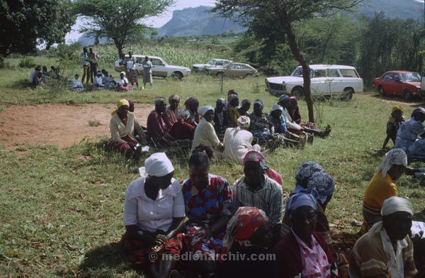 1986. Afrika, Ostafrika, Republik Kenia, Republic of Kenya, Jamhuri ya Kenya (Kisuaheli)
1986. Afrika, Ostafrika, Republik Kenia, Republic of Kenya, Jamhuri ya Kenya (Kisuaheli)

Foto: Helga Müller
Schlüsselwörter: Afrika;Ostafrika;Kenia;Kenya;1986