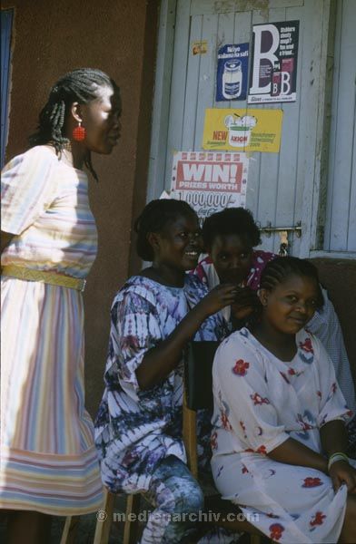 1986. Afrika, Ostafrika, Republik Kenia, Republic of Kenya, Jamhuri ya Kenya (Kisuaheli)
1986. Afrika, Ostafrika, Republik Kenia, Republic of Kenya, Jamhuri ya Kenya (Kisuaheli)

Foto: Helga Müller
Schlüsselwörter: Afrika;Ostafrika;Kenia;Kenya;1986