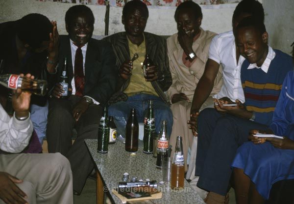 1986. Afrika, Ostafrika, Republik Kenia, Republic of Kenya, Jamhuri ya Kenya (Kisuaheli)
1986. Afrika, Ostafrika, Republik Kenia, Republic of Kenya, Jamhuri ya Kenya (Kisuaheli)

Foto: Helga Müller
Schlüsselwörter: Afrika;Ostafrika;Kenia;Kenya;1986