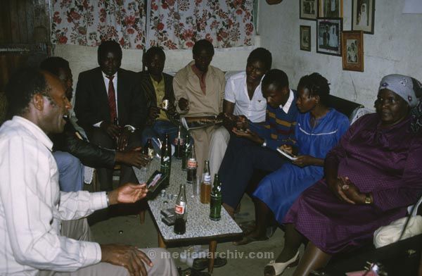 1986. Afrika, Ostafrika, Republik Kenia, Republic of Kenya, Jamhuri ya Kenya (Kisuaheli)
1986. Afrika, Ostafrika, Republik Kenia, Republic of Kenya, Jamhuri ya Kenya (Kisuaheli)

Foto: Helga Müller
Schlüsselwörter: Afrika;Ostafrika;Kenia;Kenya;1986