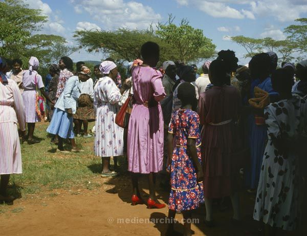 1986. Afrika, Ostafrika, Republik Kenia, Republic of Kenya, Jamhuri ya Kenya (Kisuaheli)
1986. Afrika, Ostafrika, Republik Kenia, Republic of Kenya, Jamhuri ya Kenya (Kisuaheli)

Foto: Helga Müller
Schlüsselwörter: Afrika;Ostafrika;Kenia;Kenya;1986