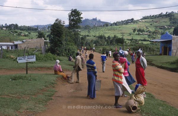 1987. Afrika, Ostafrika, Republik Kenia, Republic of Kenya, Jamhuri ya Kenya (Kisuaheli)
1987. Afrika, Ostafrika, Republik Kenia, Republic of Kenya, Jamhuri ya Kenya (Kisuaheli)

Foto: Helga Müller
Schlüsselwörter: Afrika;Ostafrika;Kenia;Kenya;1987