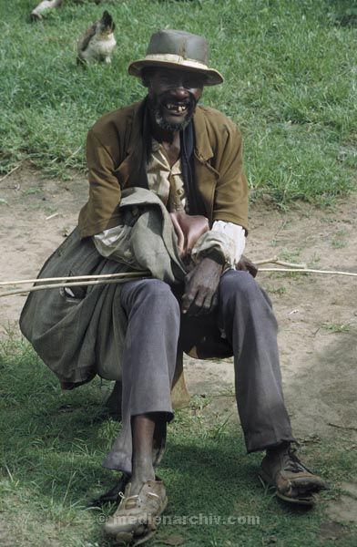 1991. Afrika, Ostafrika, Republik Kenia, Republic of Kenya, Jamhuri ya Kenya (Kisuaheli)
1991. Afrika Africa, Ostafrika, Republik Kenia, Republic of Kenya, Jamhuri ya Kenya
Schlüsselwörter: Afrika;Ostafrika;Kenia;Kenya;1991;Africa