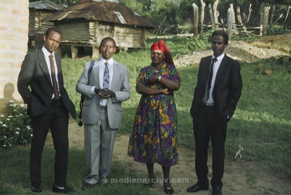 1991. Afrika, Ostafrika, Republik Kenia, Republic of Kenya, Jamhuri ya Kenya (Kisuaheli)
1991. Afrika Africa, Ostafrika, Republik Kenia, Republic of Kenya, Jamhuri ya Kenya
Schlüsselwörter: Afrika;Ostafrika;Kenia;Kenya;1991;Africa