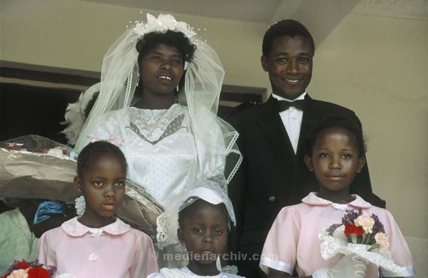 1991. Afrika, Ostafrika, Republik Kenia, Republic of Kenya, Jamhuri ya Kenya (Kisuaheli)
1991. Afrika Africa, Ostafrika, Republik Kenia, Republic of Kenya, Jamhuri ya Kenya
Schlüsselwörter: Afrika;Ostafrika;Kenia;Kenya;1991;Africa