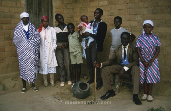 1992. Afrika, Ostafrika, Republik Kenia, Republic of Kenya, Jamhuri ya Kenya (Kisuaheli)
1992. Afrika, Ostafrika, Republik Kenia, Republic of Kenya, Jamhuri ya Kenya (Kisuaheli)

Foto: Helga Müller
Schlüsselwörter: Afrika;Ostafrika;Kenia;Kenya;1992