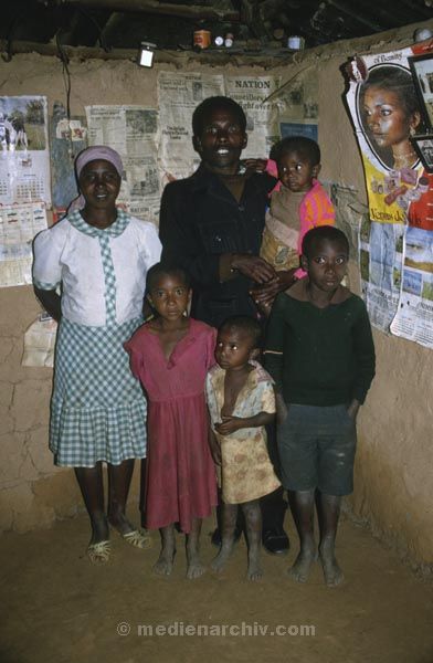 1992. Afrika, Ostafrika, Republik Kenia, Republic of Kenya, Jamhuri ya Kenya (Kisuaheli)
1992. Afrika, Ostafrika, Republik Kenia, Republic of Kenya, Jamhuri ya Kenya (Kisuaheli)

Foto: Helga Müller
Schlüsselwörter: Afrika;Ostafrika;Kenia;Kenya;1992