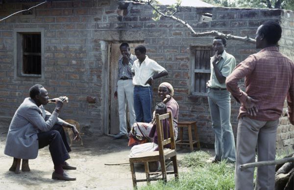 1992. Afrika, Ostafrika, Republik Kenia, Republic of Kenya, Jamhuri ya Kenya (Kisuaheli)
1992. Afrika, Ostafrika, Republik Kenia, Republic of Kenya, Jamhuri ya Kenya (Kisuaheli)

Foto: Helga Müller
Schlüsselwörter: Afrika;Ostafrika;Kenia;Kenya;1992