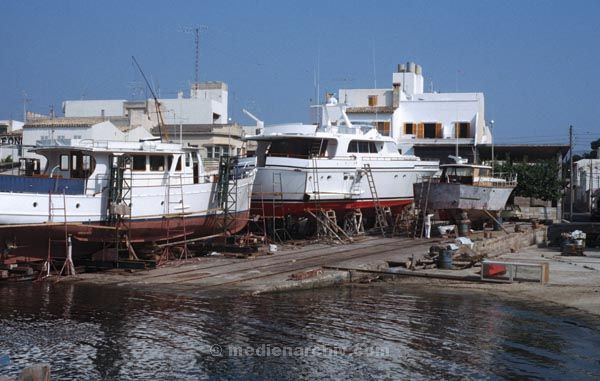 1979. Mittelamerika. Mexiko.
1979. Mittelamerika. Mexiko. Boote. Schiffe an Land. Motoryachten
Schlüsselwörter: 1979;Mexiko;Mittelamerika;Zentralamerika