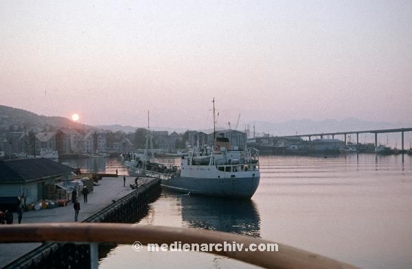 1967. Skandinavien. Norwegen. Meer. Atlantik. Seefahrt. Schifffahrt. Schiffe
1967. Skandinavien. Norwegen. Meer. Atlantik. Seefahrt. Schifffahrt. Schiffe
Schlüsselwörter: 1967;Atlantik;Meer;Norway;Norwegen;Schiffe;Schifffahrt;Seefahrt;Skandinavien