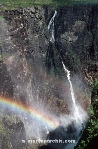 1967. Skandinavien. Norwegen. Regenbogen am Wasserfall
1967. Skandinavien. Norwegen. Regenbogen am Wasserfall
Schlüsselwörter: 1967;Norway;Norwegen;Regenbogen;Skandinavien;Wasserfall